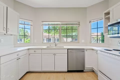 Kitchen - 955 E Vaughn Ave, Gilbert, AZ 85234 photo 1 of 3