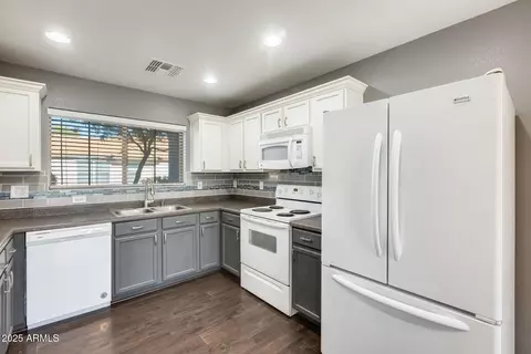 1081 E Lowell Ct, Gilbert, AZ 85295 photo 2