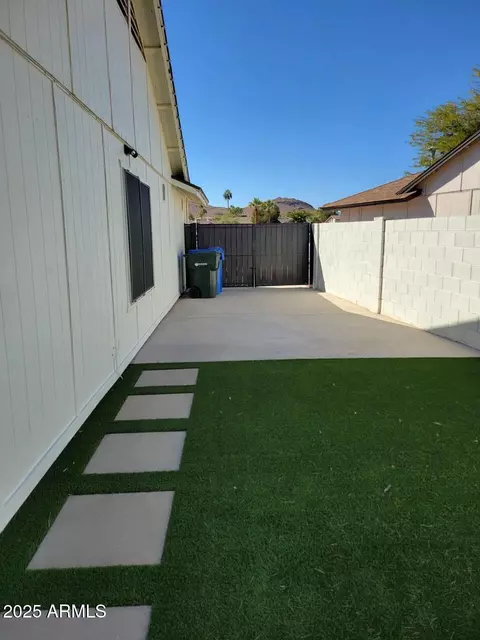 Exterior - 1702 E Sandra Ter, Phoenix, AZ 85022 photo 3 of 7