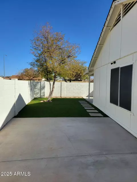 Exterior - 1702 E Sandra Ter, Phoenix, AZ 85022 photo 6 of 7