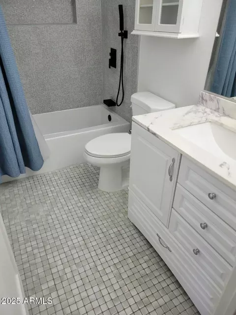 Bath - 1702 E Sandra Ter, Phoenix, AZ 85022 photo 2 of 3