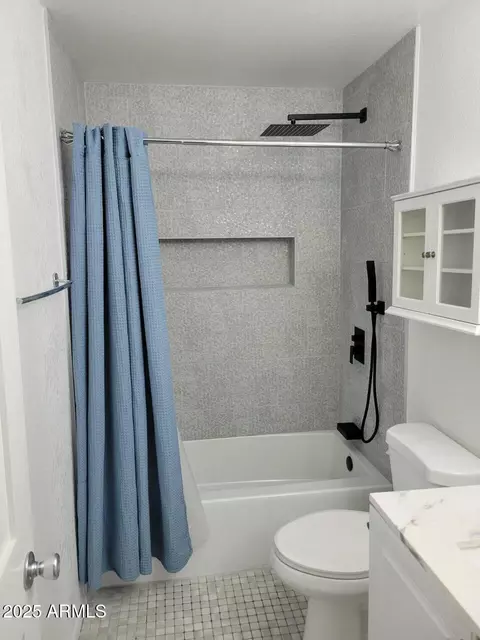 Bath - 1702 E Sandra Ter, Phoenix, AZ 85022 photo 1 of 3