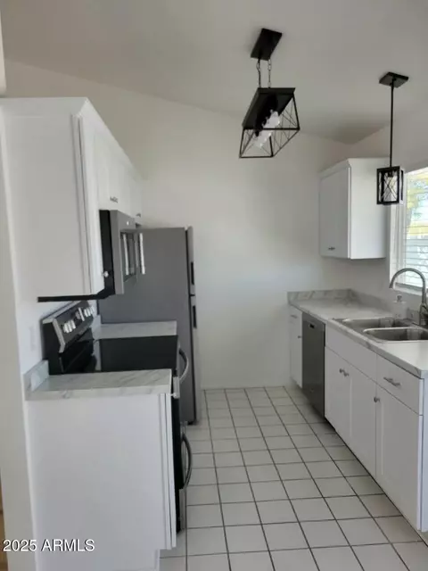Kitchen - 1702 E Sandra Ter, Phoenix, AZ 85022 photo 2 of 5