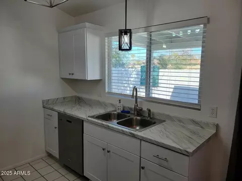 Kitchen - 1702 E Sandra Ter, Phoenix, AZ 85022 photo 5 of 5