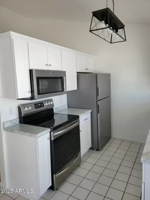 Kitchen - 1702 E Sandra Ter, Phoenix, AZ 85022 photo 4 of 5