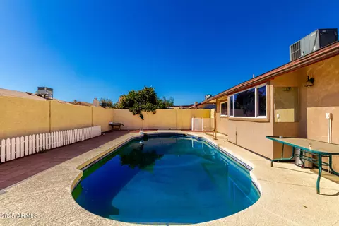 Exterior - 3135 W Echo Ln, Phoenix, AZ 85051 photo 3 of 4