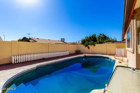 Exterior - 3135 W Echo Ln, Phoenix, AZ 85051 photo 2 of 4