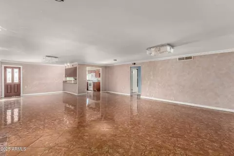 Living - 3135 W Echo Ln, Phoenix, AZ 85051 photo 2 of 3