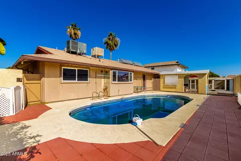 Exterior - 3135 W Echo Ln, Phoenix, AZ 85051 photo 4 of 4
