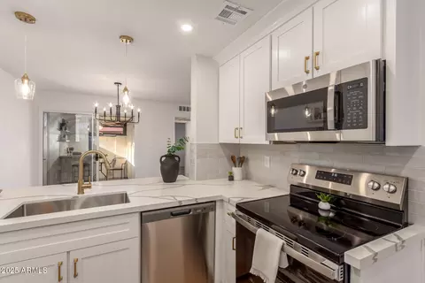 Kitchen - 4910 E Yuma St, Phoenix, AZ 85044 photo 3 of 3