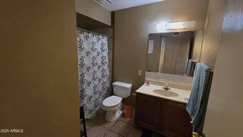 Bath - 4701 N 23rd Dr, Phoenix, AZ 85015 photo 1 of 2