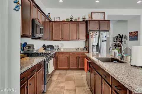 Kitchen - 727 E Monte Way, Phoenix, AZ 85042 photo 2 of 2