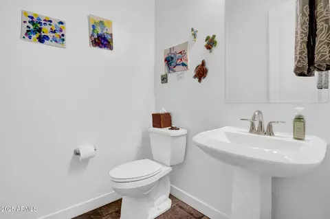 Bath - 727 E Monte Way, Phoenix, AZ 85042 photo 3 of 3