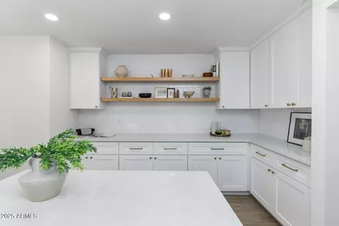 Kitchen - 300 E Aspen Way, Gilbert, AZ 85234 photo 4 of 5