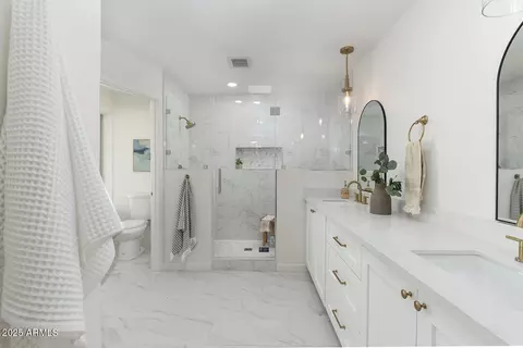Bath - 300 E Aspen Way, Gilbert, AZ 85234 photo 1 of 4