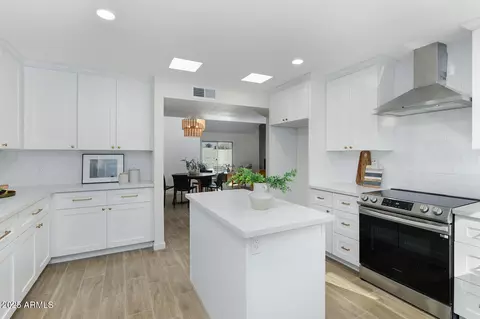 Kitchen - 300 E Aspen Way, Gilbert, AZ 85234 photo 2 of 5