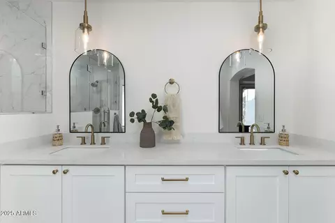 Bath - 300 E Aspen Way, Gilbert, AZ 85234 photo 3 of 4