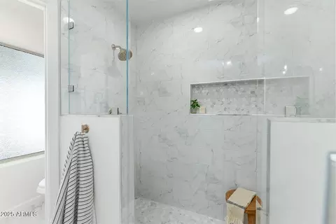 Bath - 300 E Aspen Way, Gilbert, AZ 85234 photo 4 of 4