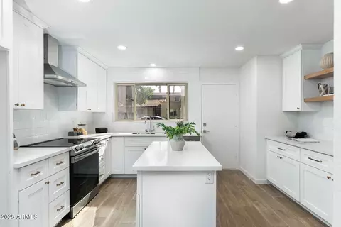 Kitchen - 300 E Aspen Way, Gilbert, AZ 85234 photo 1 of 5