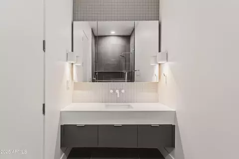 Bath - 5156 N 45th Pl, Phoenix, AZ 85018 photo 7 of 7