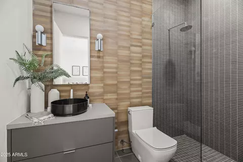 Bath - 5156 N 45th Pl, Phoenix, AZ 85018 photo 6 of 7