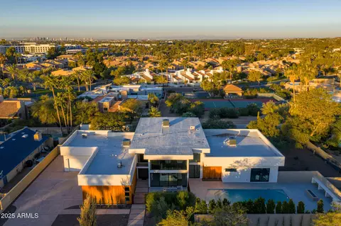 View/Area - 5156 N 45th Pl, Phoenix, AZ 85018 photo 2 of 3