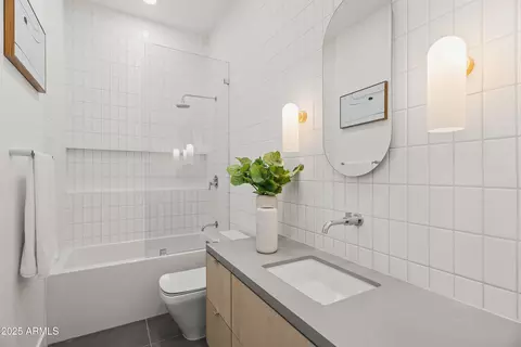 Bath - 5156 N 45th Pl, Phoenix, AZ 85018 photo 5 of 7