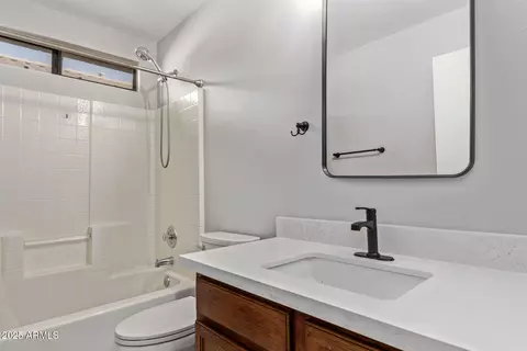 Bath - 3232 E Hononegh Dr, Phoenix, AZ 85050 photo 3 of 3