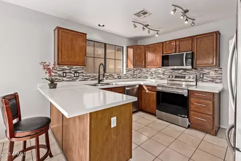 Kitchen - 3232 E Hononegh Dr, Phoenix, AZ 85050 photo 3 of 3