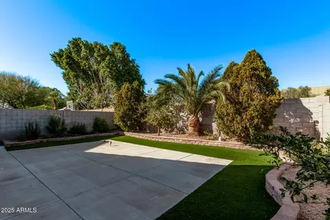 Exterior - 3232 E Hononegh Dr, Phoenix, AZ 85050 photo 4 of 5