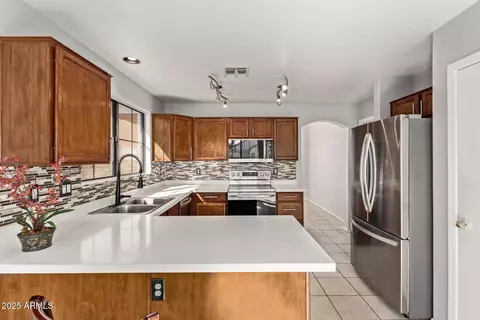 Kitchen - 3232 E Hononegh Dr, Phoenix, AZ 85050 photo 1 of 3