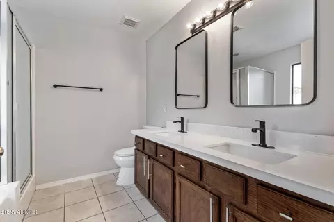 Bath - 3232 E Hononegh Dr, Phoenix, AZ 85050 photo 1 of 3