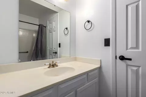 Bath - 2040 S Longmore -- #5, Mesa, AZ 85202 photo 1 of 3