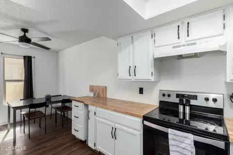 Kitchen - 2040 S Longmore -- #5, Mesa, AZ 85202 photo 2 of 3
