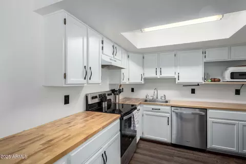 Kitchen - 2040 S Longmore -- #5, Mesa, AZ 85202 photo 1 of 3
