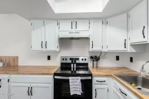 Kitchen - 2040 S Longmore -- #5, Mesa, AZ 85202 photo 3 of 3