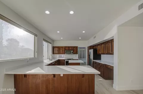Kitchen - 1349 E Rock Wren Rd, Phoenix, AZ 85048 photo 2 of 5