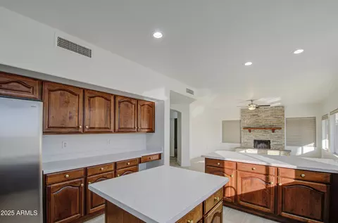 Kitchen - 1349 E Rock Wren Rd, Phoenix, AZ 85048 photo 5 of 5