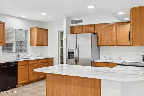 2472 W Hawks Eye Ave, Apache Junction, AZ 85120 photo 9