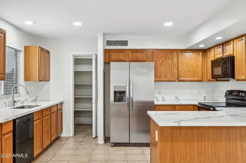 2472 W Hawks Eye Ave, Apache Junction, AZ 85120 photo 10