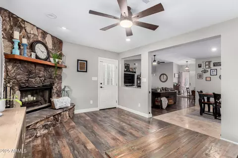 Entry Way - 1353 N Avoca --, Mesa, AZ 85207 photo 4 of 4