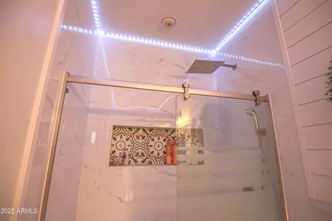 Bath - 6014 W Bent Tree Dr, Phoenix, AZ 85083 photo 2 of 4