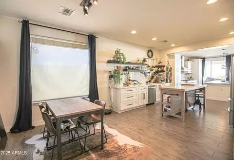Kitchen - 6014 W Bent Tree Dr, Phoenix, AZ 85083 photo 9 of 11