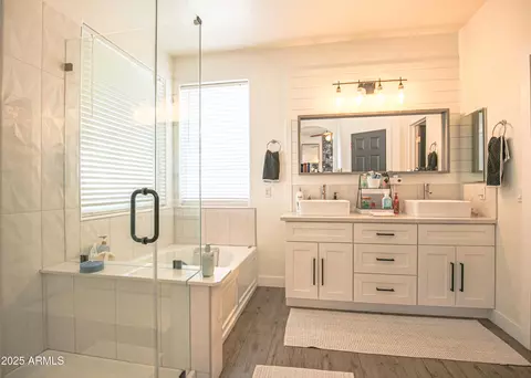 Bath - 6014 W Bent Tree Dr, Phoenix, AZ 85083 photo 3 of 4