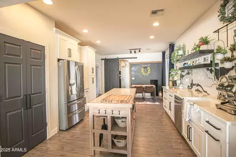 Kitchen - 6014 W Bent Tree Dr, Phoenix, AZ 85083 photo 8 of 11