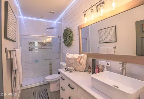 Bath - 6014 W Bent Tree Dr, Phoenix, AZ 85083 photo 1 of 4