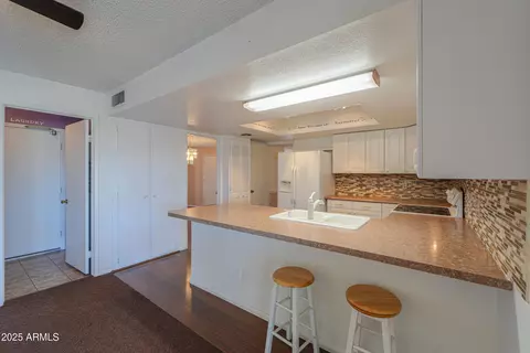 Kitchen - 4506 E Arapahoe St, Phoenix, AZ 85044 photo 3 of 3