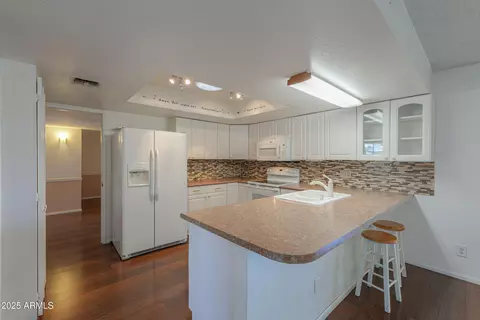 Kitchen - 4506 E Arapahoe St, Phoenix, AZ 85044 photo 2 of 3