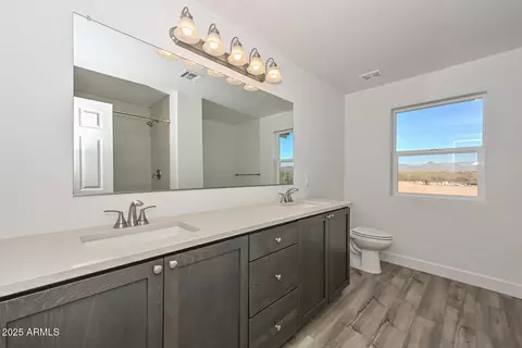 Bath - 1510 E Red Range Way, Phoenix, AZ 85085 photo 2 of 9
