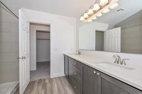 Bath - 1510 E Red Range Way, Phoenix, AZ 85085 photo 9 of 9